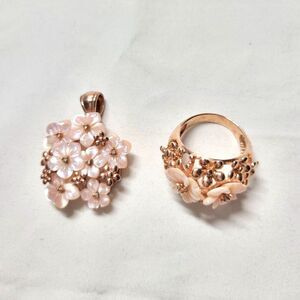 Mother of Pearl Pendant and Ring Set